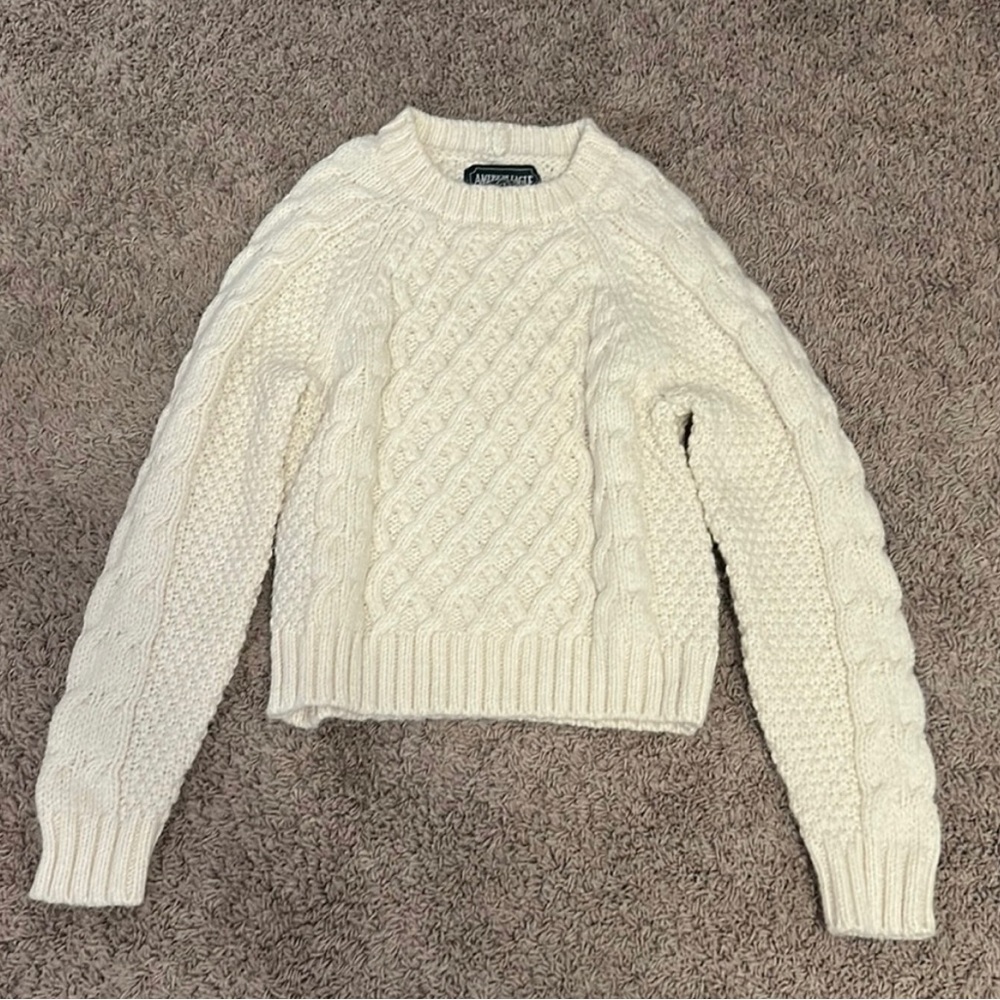knit sweater in size small and color white/cream
